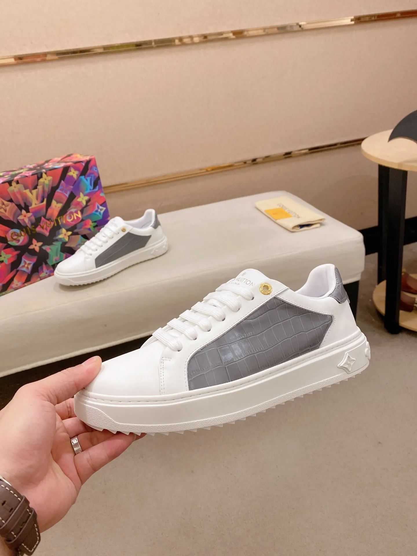 Men's shoes💰: 540💰(Niuli: full package) louis vuitton (Louis Vuitton/lv) top 🔍🔍 new models are on sale at the same time at the counter. The upper 🇮🇹 is imported from Italy, first-layer cowhide, and the lining is fully imported cowhide. 💪💪, completely 1⃣️ to 1 ⃣️Re-engraved🇮🇹💪💪, ⚠Sole: The original sole is specially provided by the original factory, the exclusive movable molded sole is super comfortable, ⚠The original factory follows the order, 🔍🔍high quality, you can enter and exit the counter at will, welcome to compare⚠. Code number:38-44